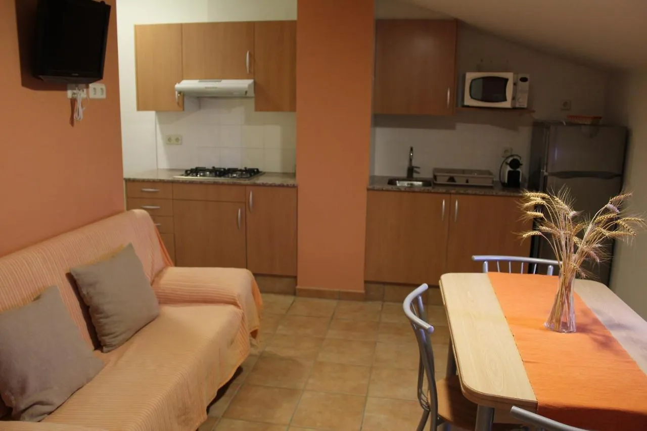 Castell De Ceuro. Hotel Rural Ogern